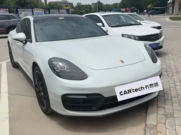 Porsche Panamera — фото 1