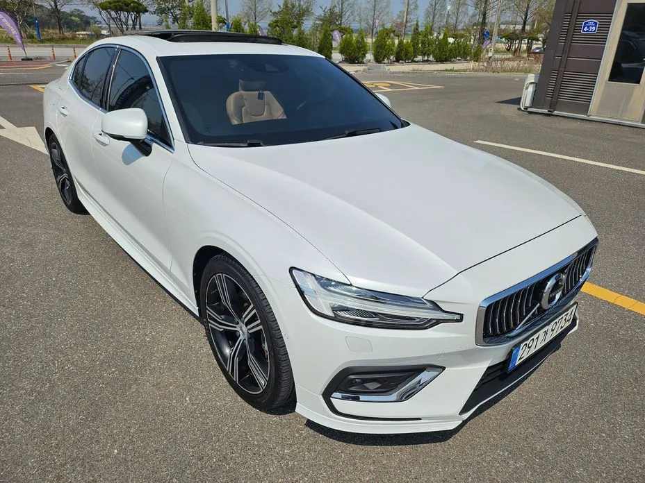Volvo S60 — фото 10
