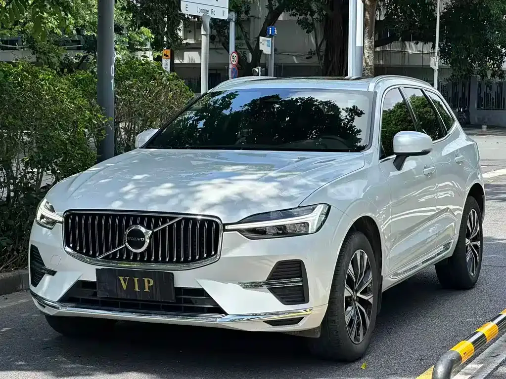 Volvo XC60 — фото 1