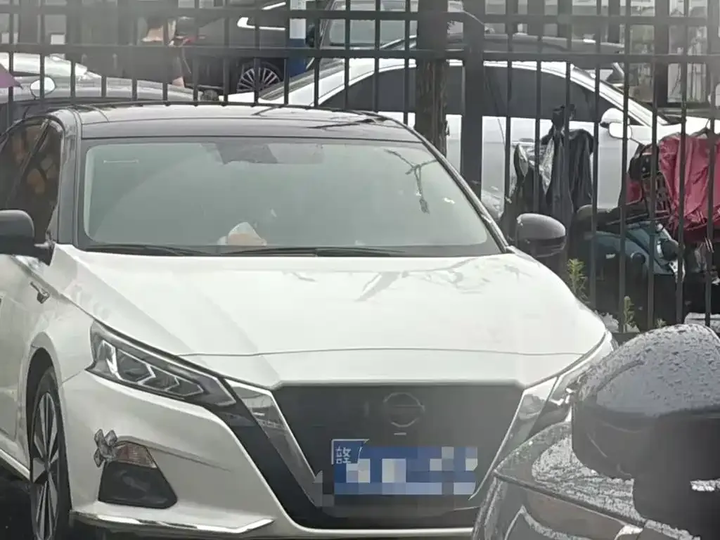 Nissan Teana — фото 1