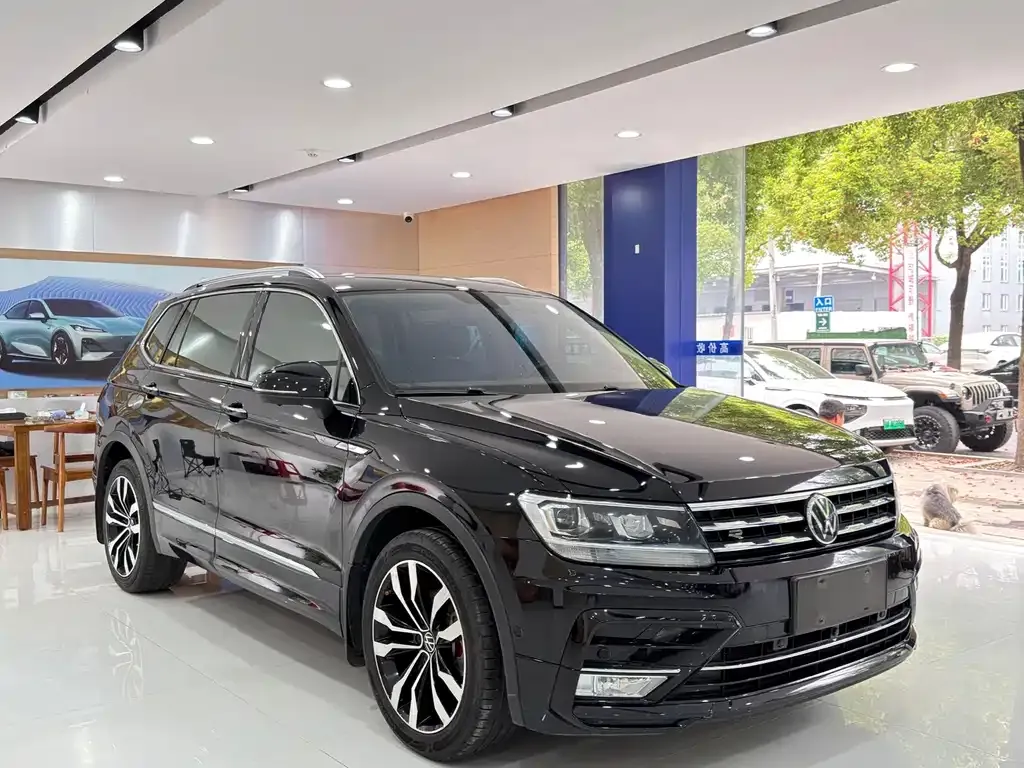 Volkswagen Tiguan L — фото 2