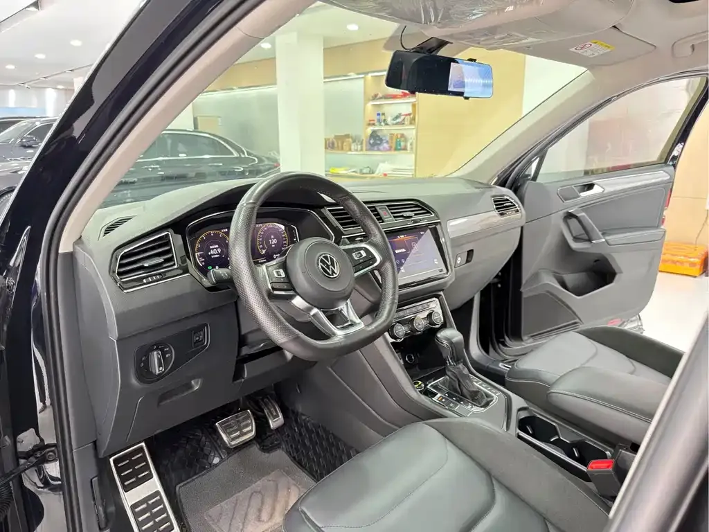Volkswagen Tiguan L — фото 7