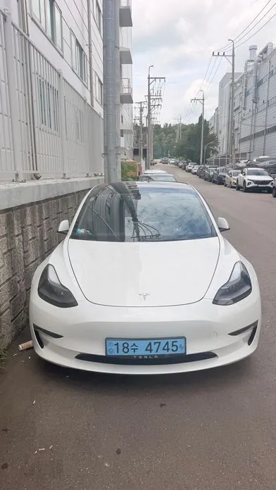 Tesla Model 3 — фото 1