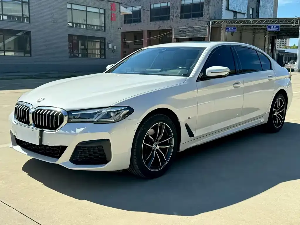 BMW 5 Series — фото 1