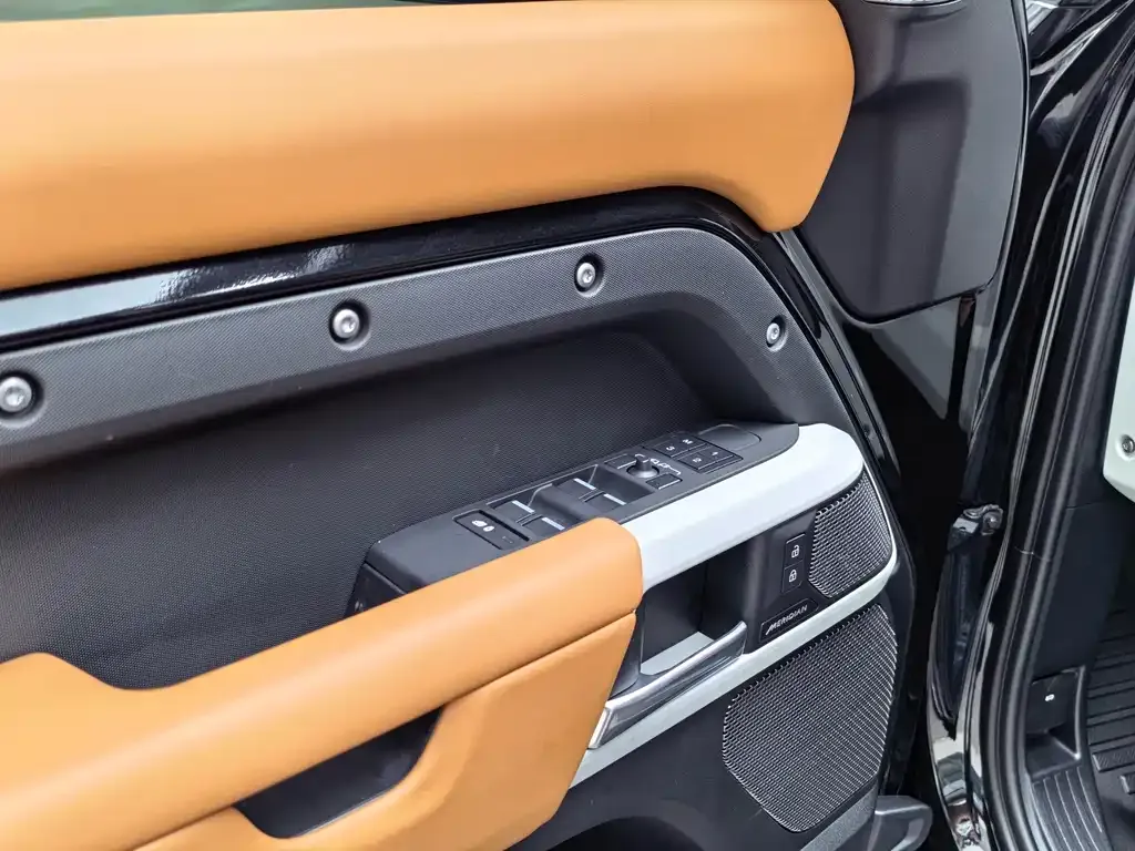 Land Rover Defender — фото 10