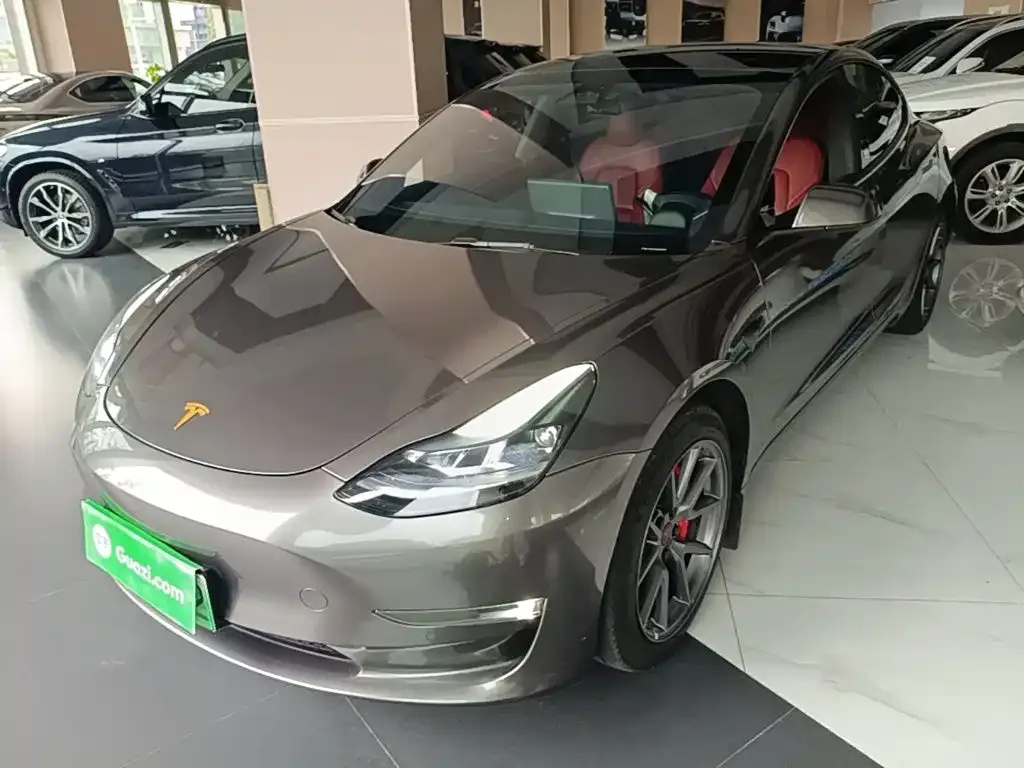Tesla Model 3 — фото 1