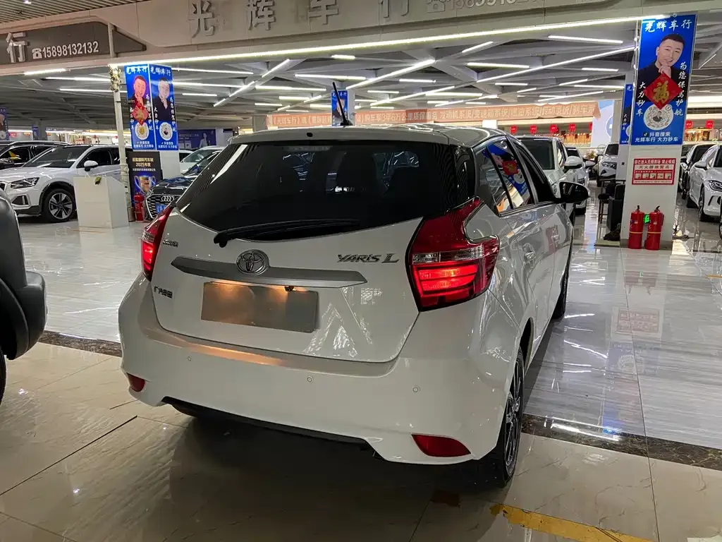 Toyota Yaris L — фото 6