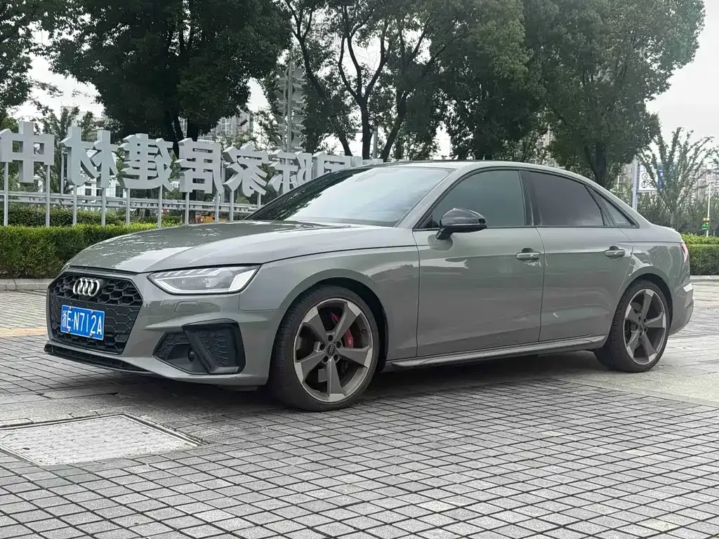 Audi S4 — фото 1