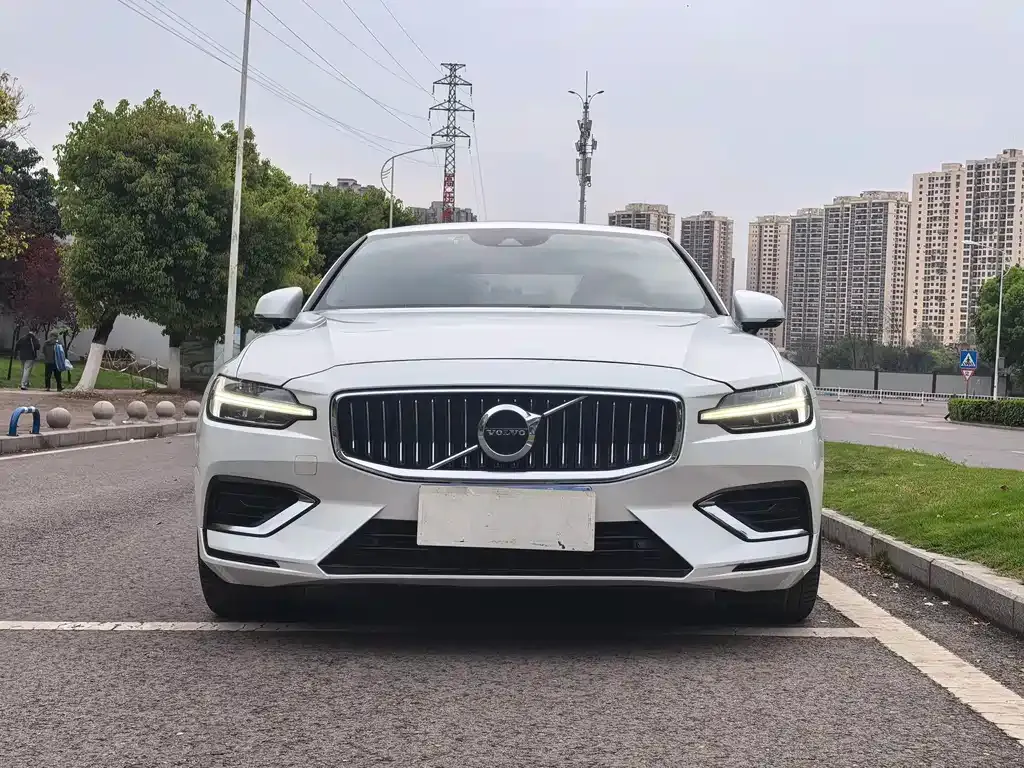 Volvo S60 — фото 4