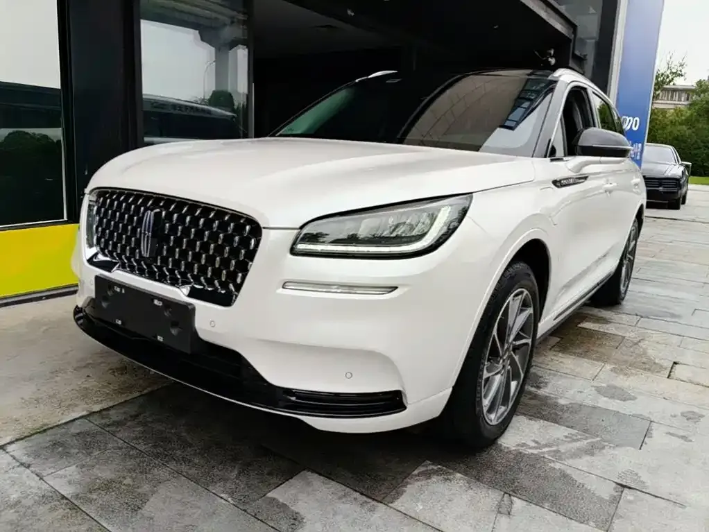 Lincoln Corsair Hybrid — фото 1