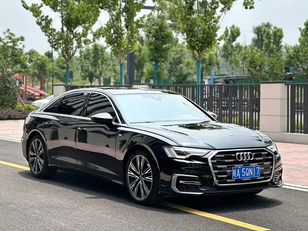 Audi A6L — фото 1