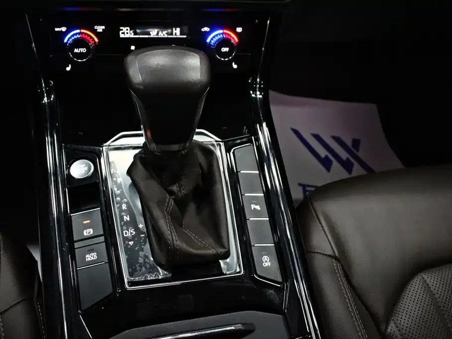Volkswagen Phideon — фото 9