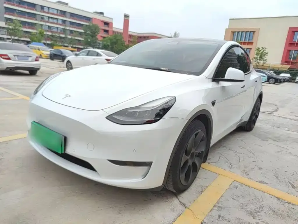 Tesla Model Y — фото 9