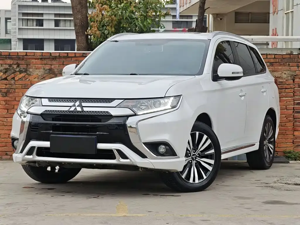 Mitsubishi Outlander — фото 7