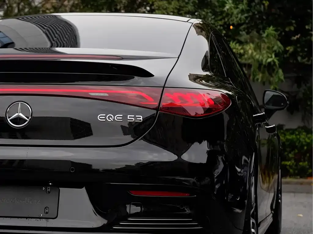 Mercedes-Benz EQE AMG — фото 3