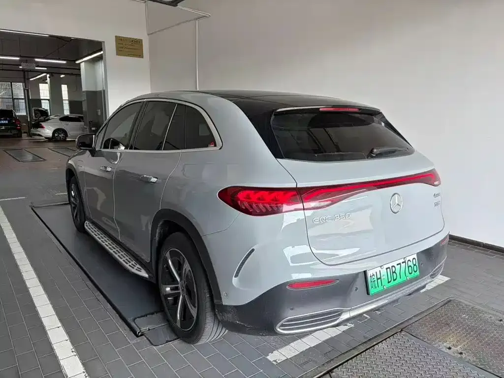 Mercedes-Benz EQE SUV — фото 6