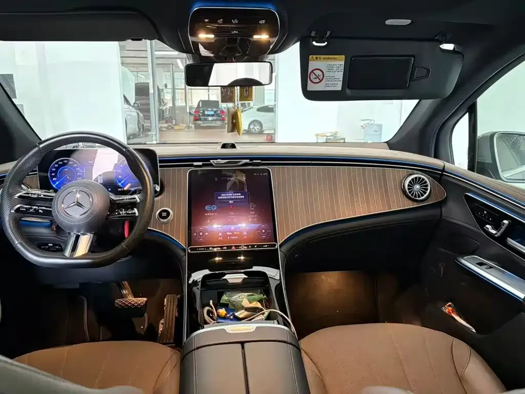 Mercedes-Benz EQE SUV — фото 3