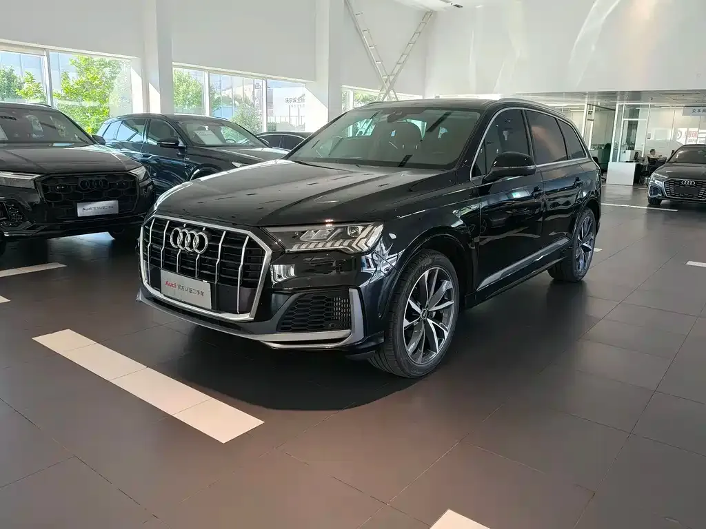 Audi Q7 — фото 1