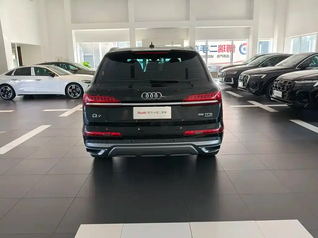 Audi Q7 — фото 9