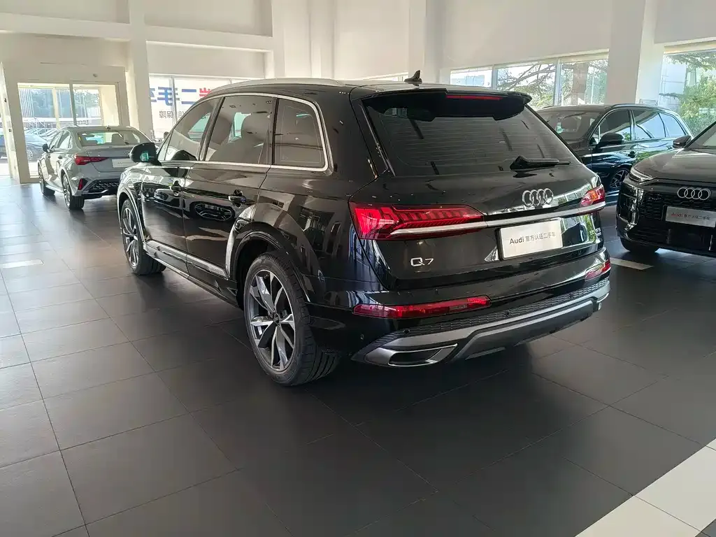 Audi Q7 — фото 2