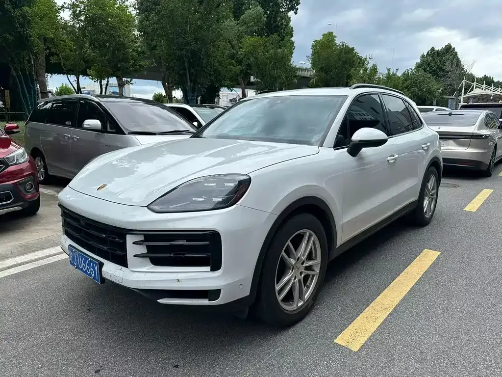 Porsche Cayenne — фото 1