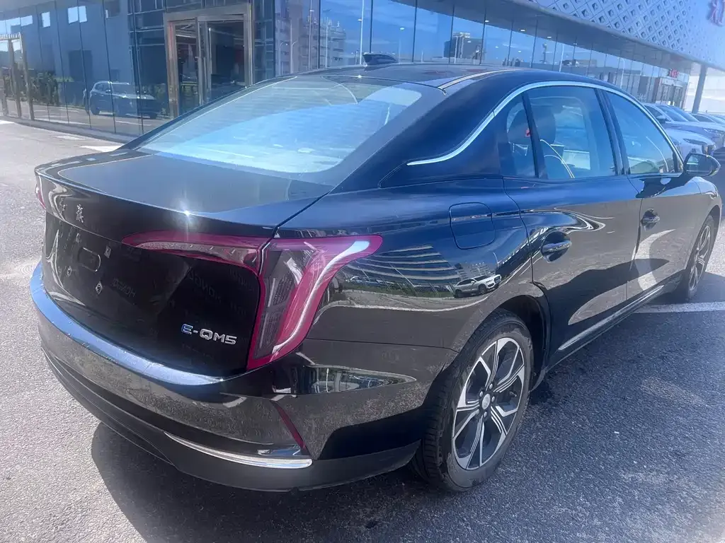 Hongqi E-QM5 — фото 7