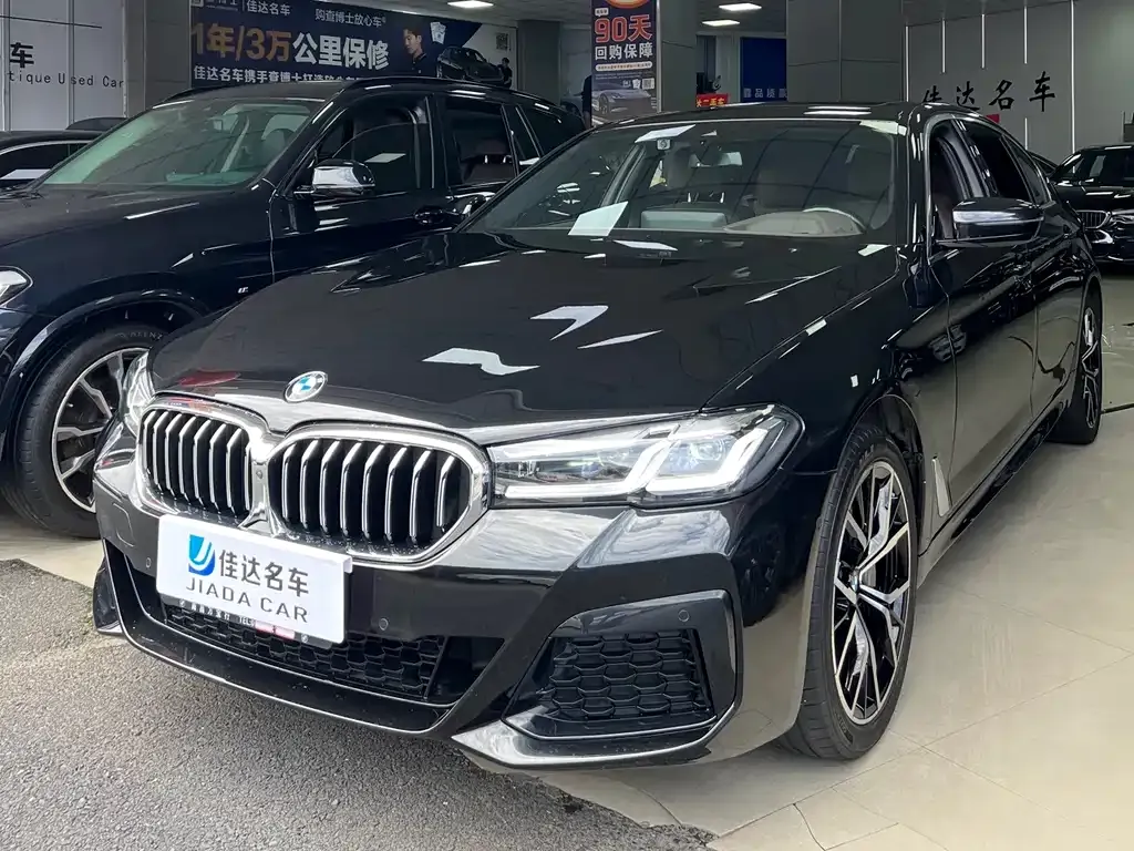 BMW 5 Series — фото 1
