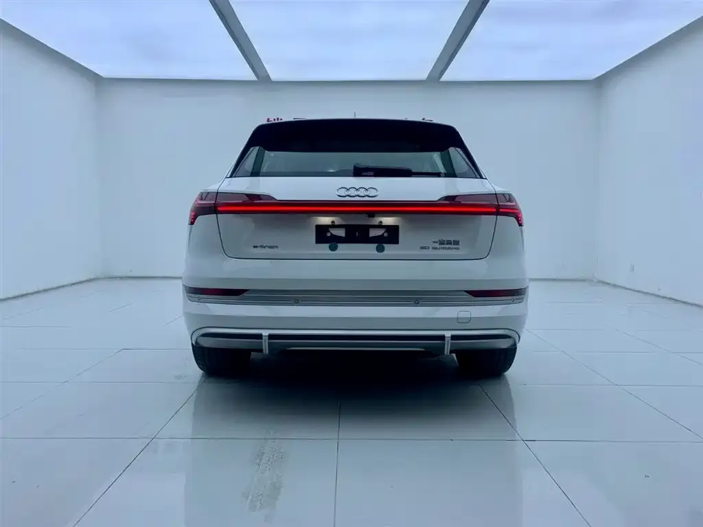 Audi e-tron — фото 2