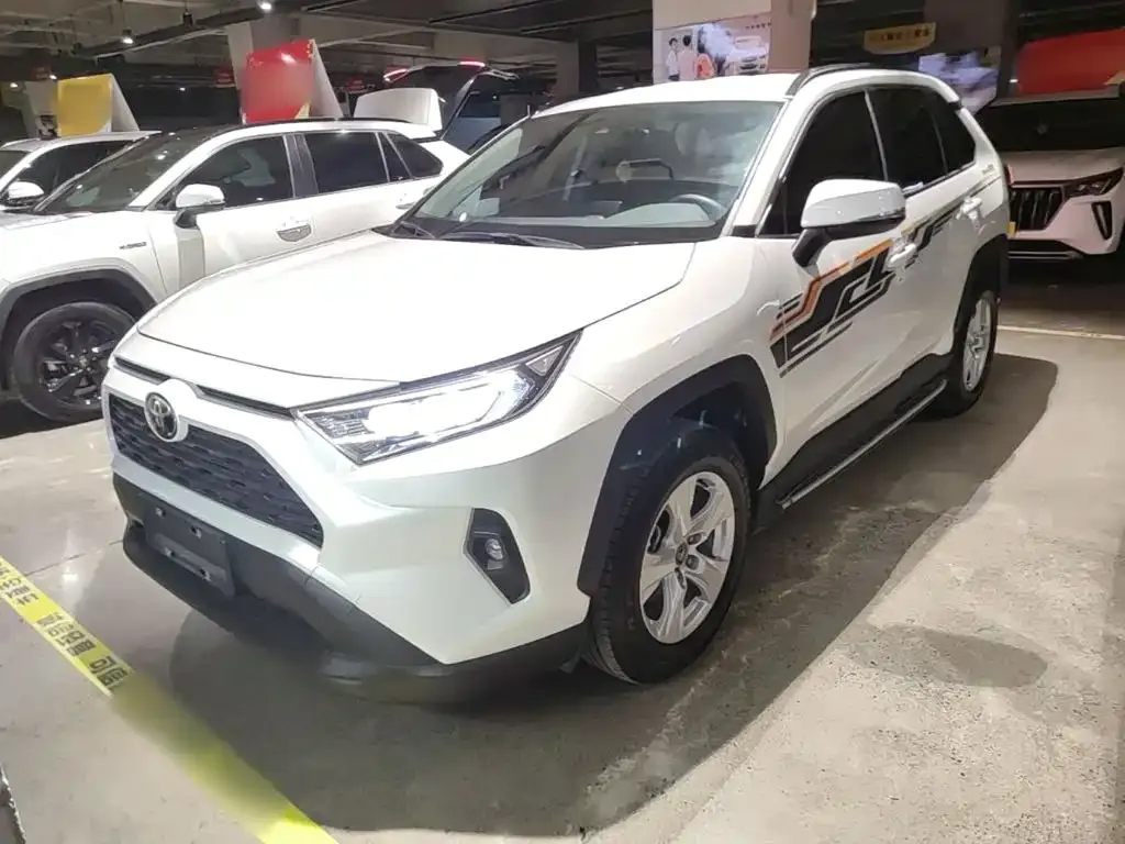 Toyota RAV4 — фото 7
