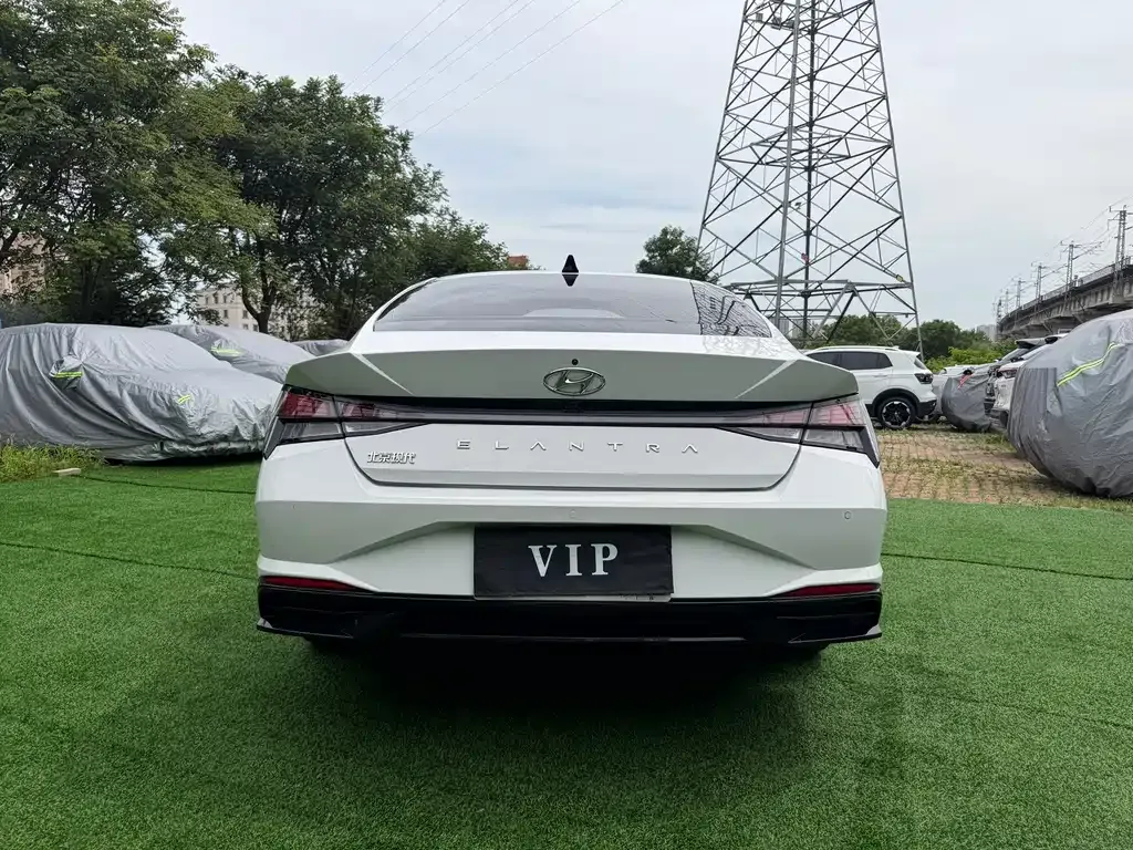 Hyundai Elantra — фото 9