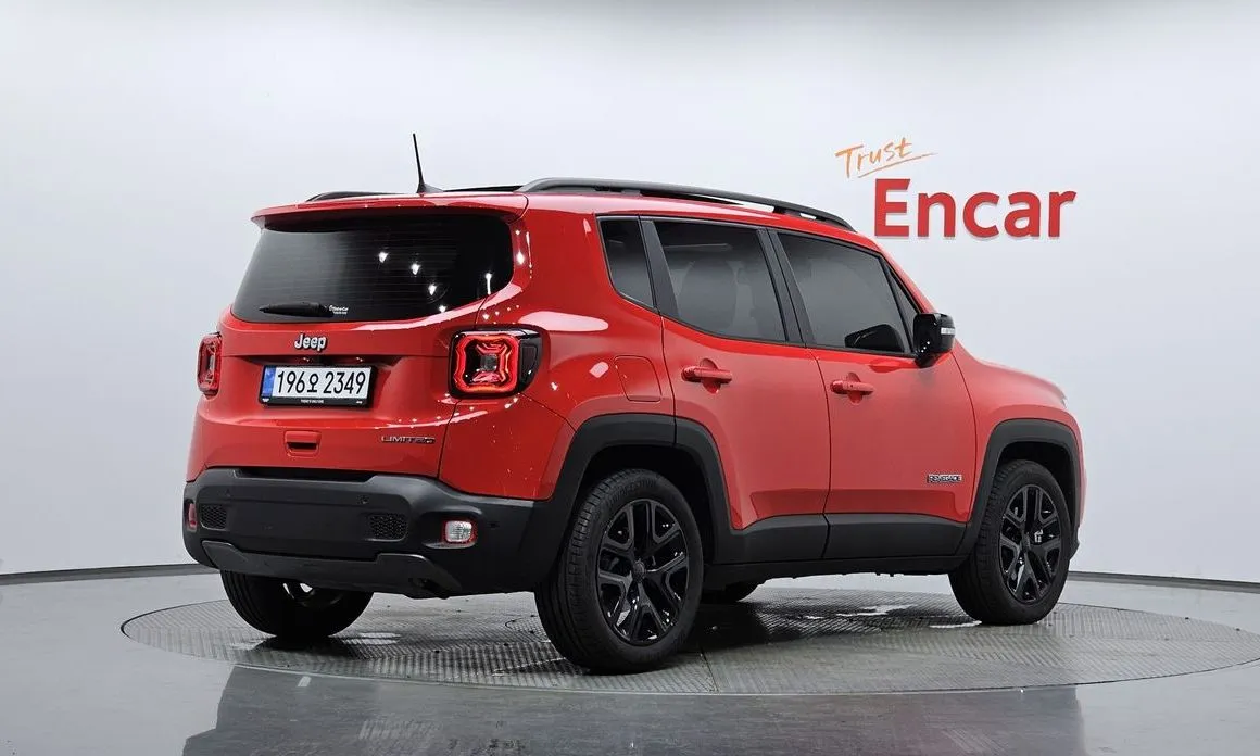 Jeep Renegade — фото 3