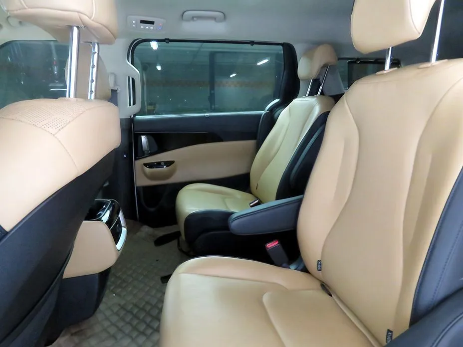 Kia Carnival — фото 4