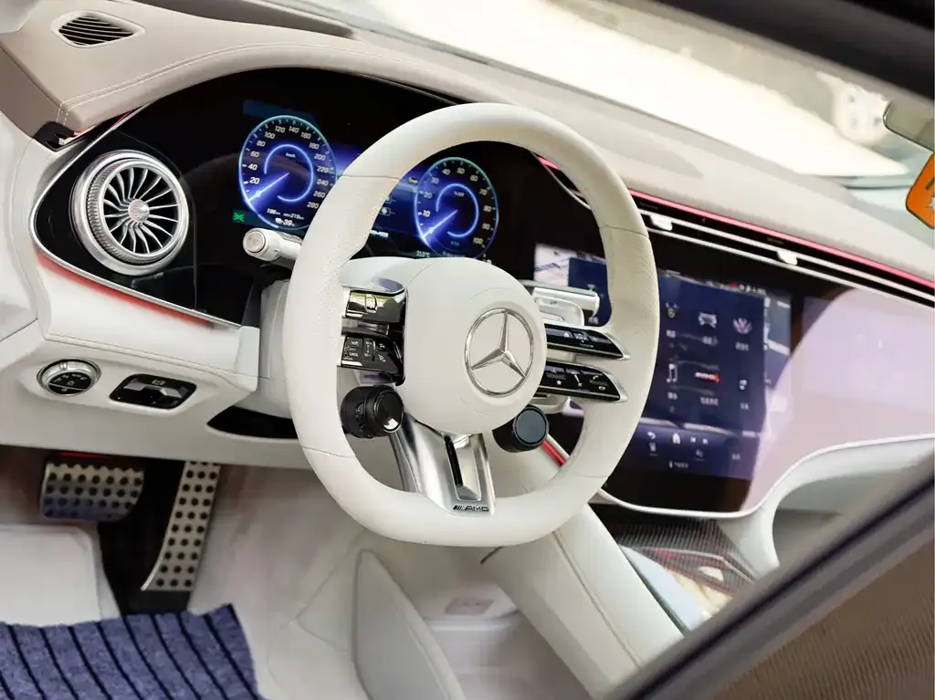 Mercedes-Benz EQS AMG — фото 7