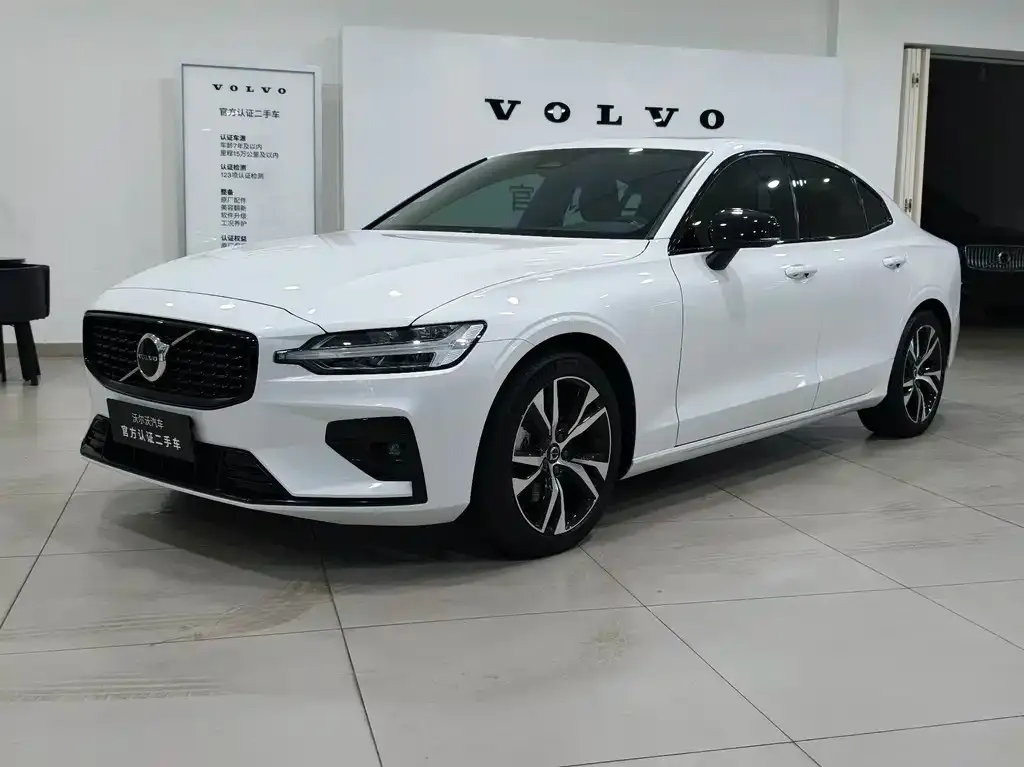 Volvo S60 — фото 1