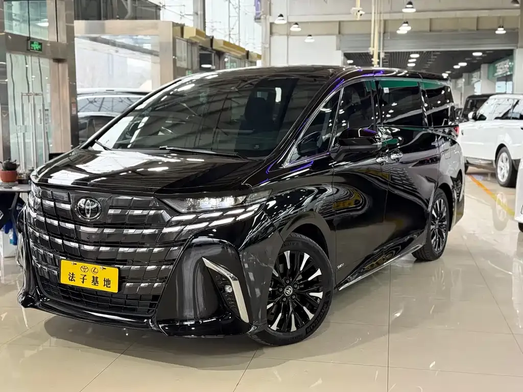 Toyota Alphard — фото 1
