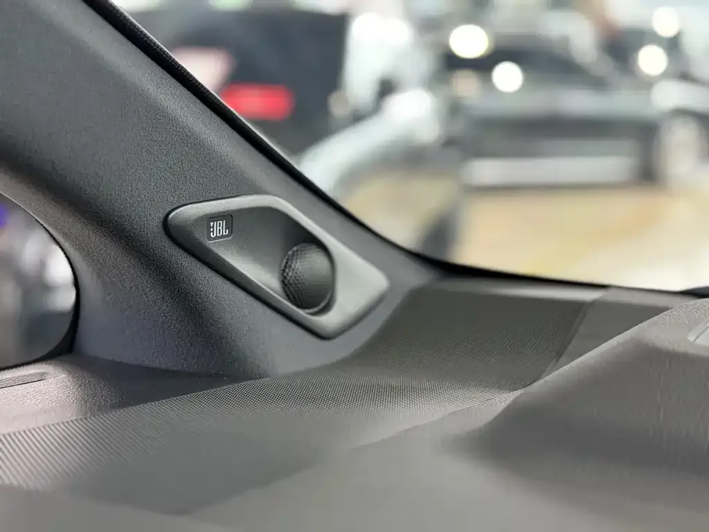 Toyota Alphard — фото 4