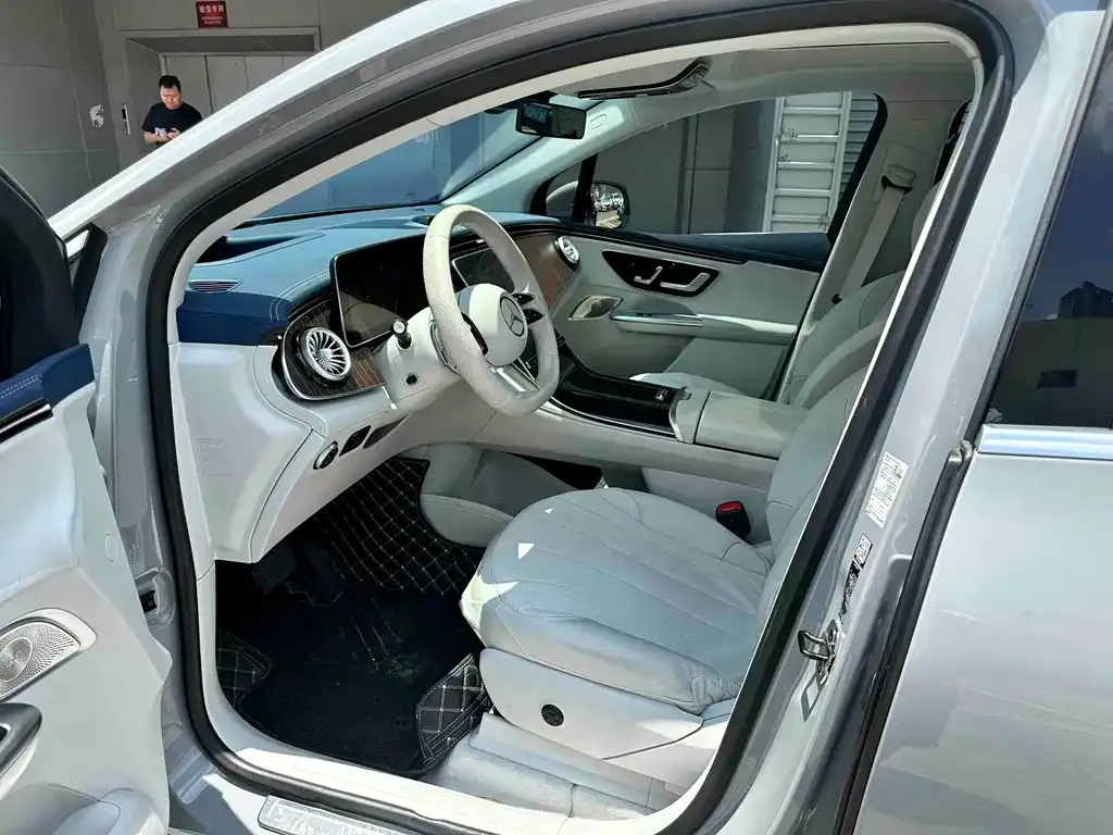 Mercedes-Benz EQE SUV — фото 9