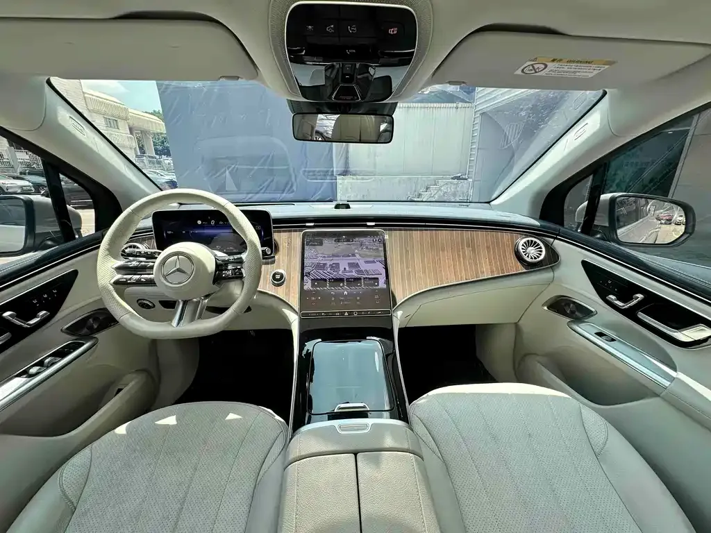 Mercedes-Benz EQE SUV — фото 10