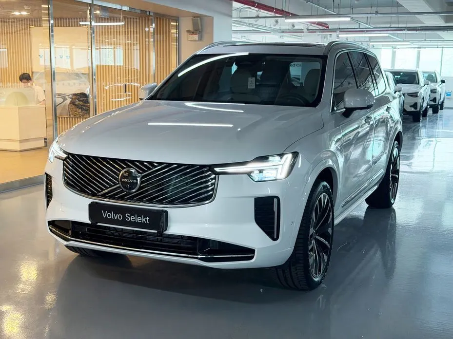 Volvo XC90 — фото 1