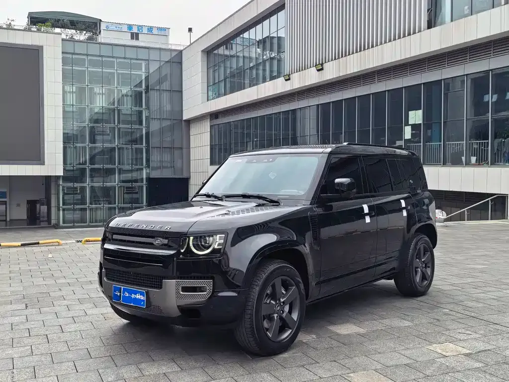 Land Rover Defender — фото 1