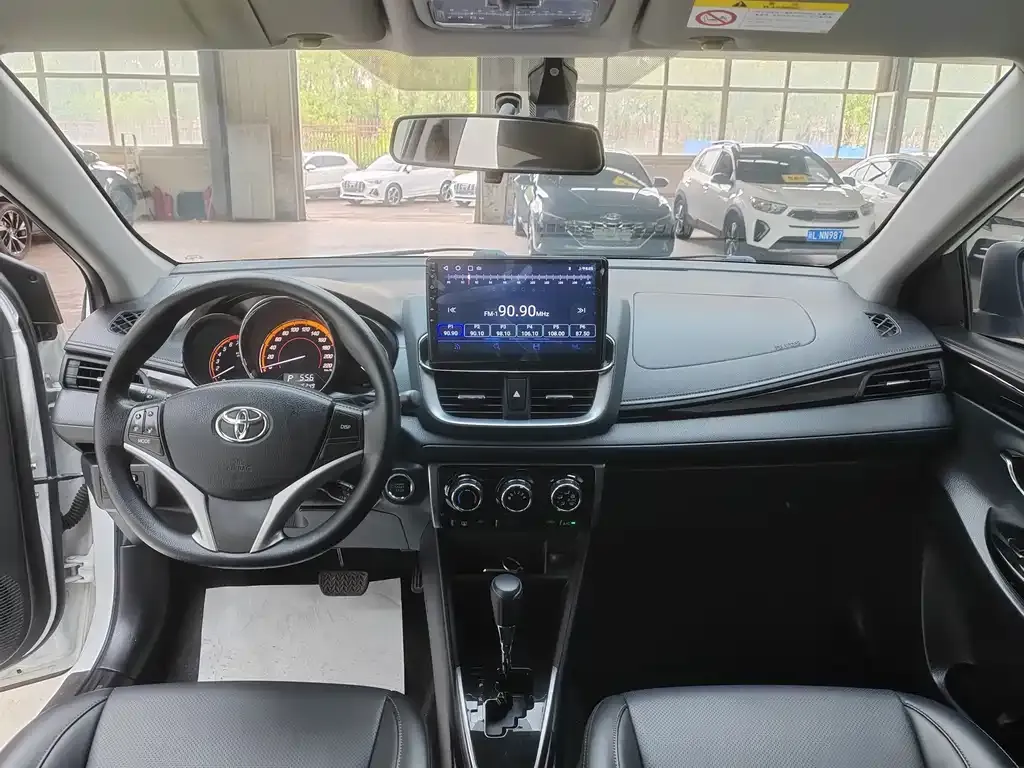 Toyota Yaris L — фото 9