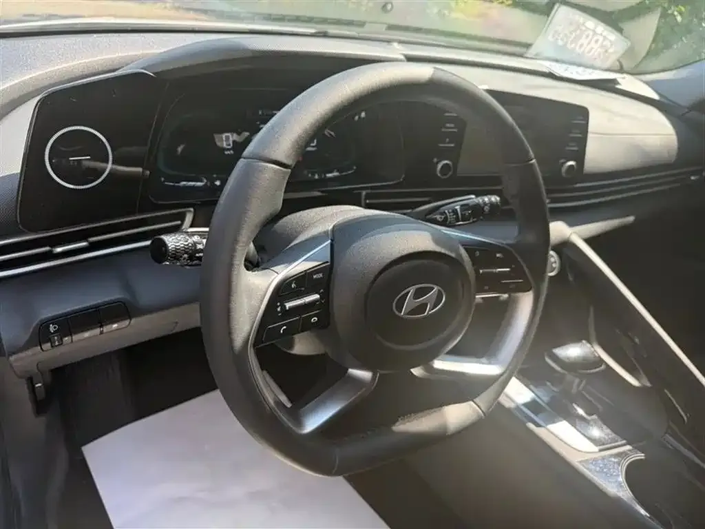 Hyundai Elantra — фото 10