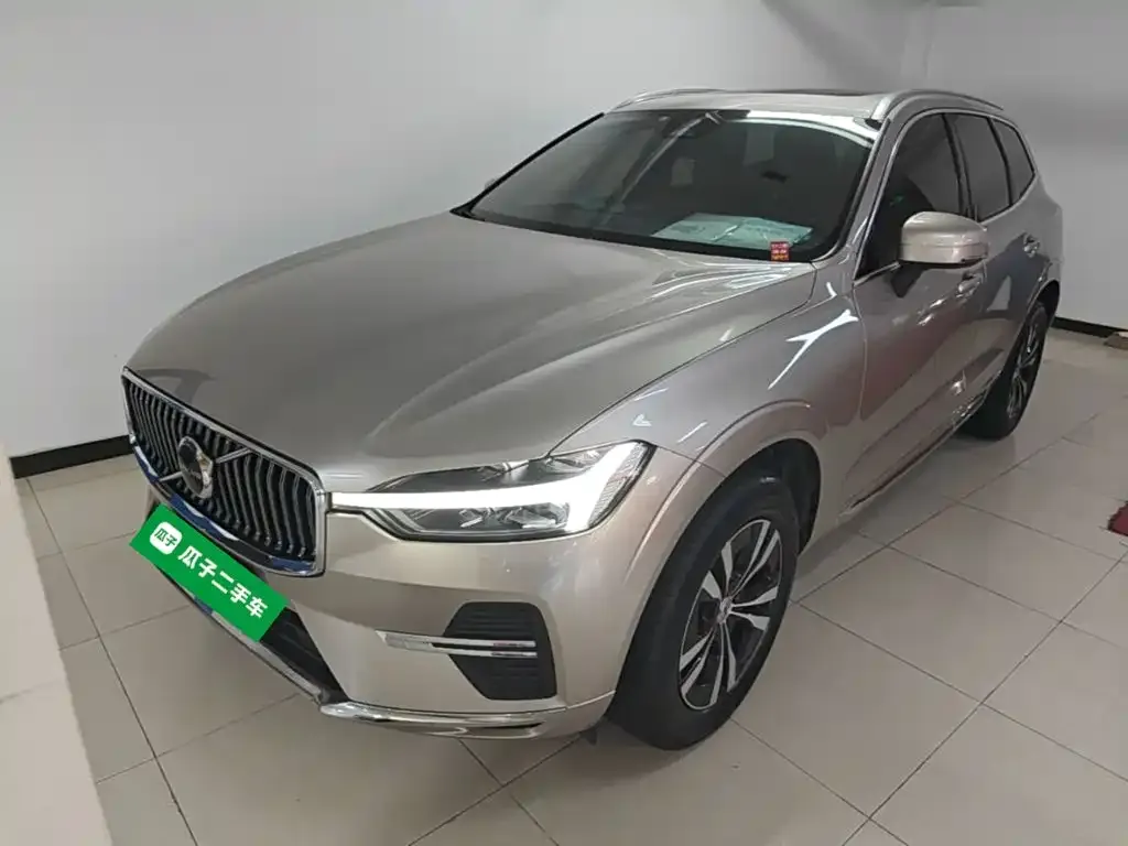 Volvo XC60 — фото 1