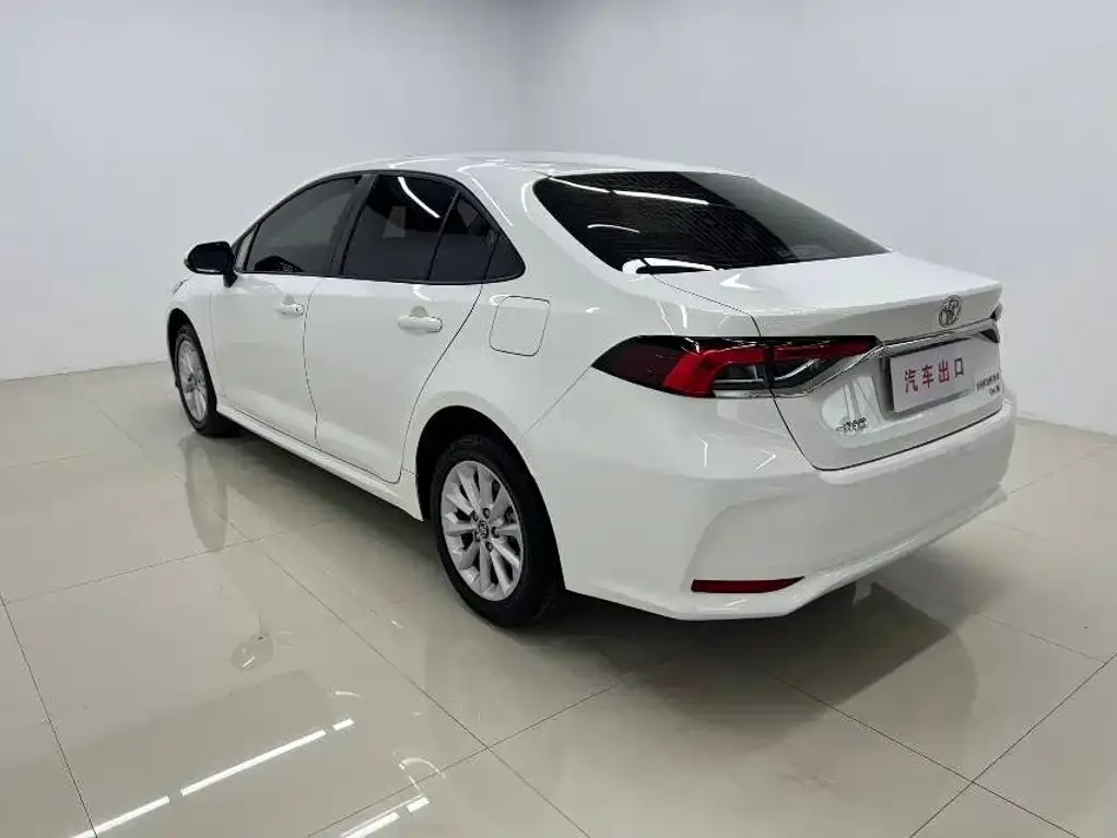 Toyota Corolla — фото 5