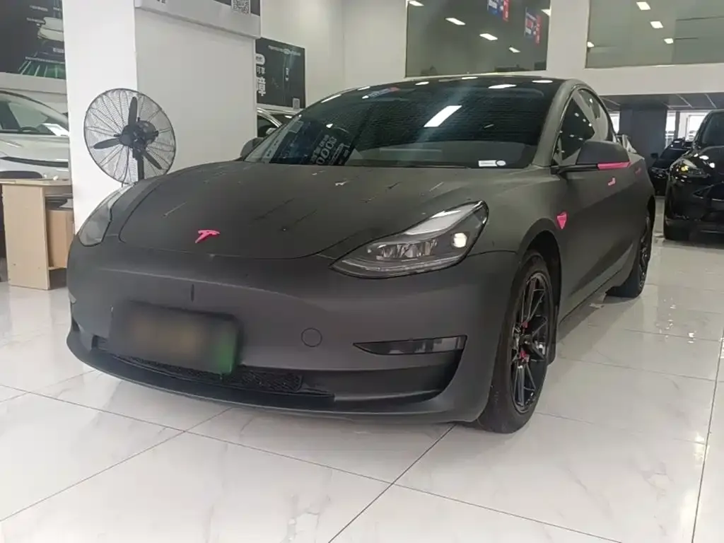 Tesla Model 3 — фото 1
