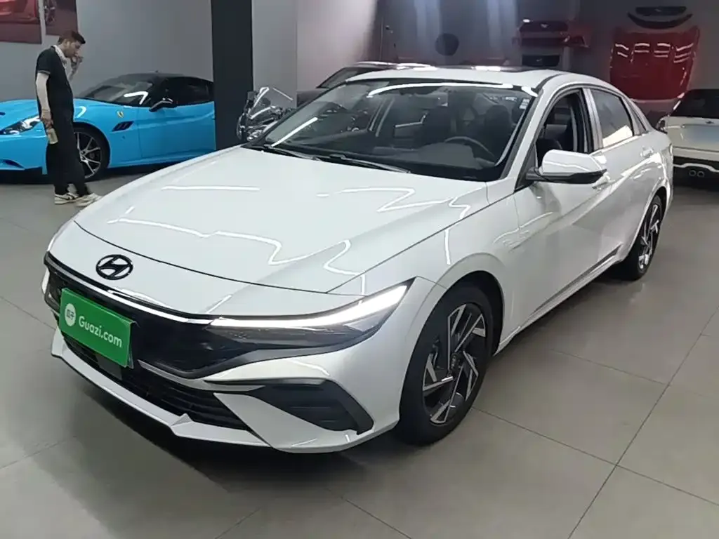 Hyundai Elantra — фото 1