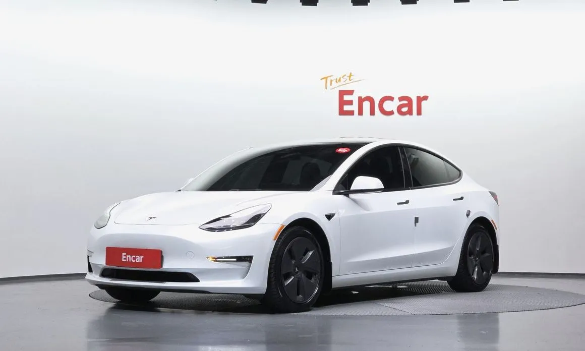 Tesla Model 3 — фото 1