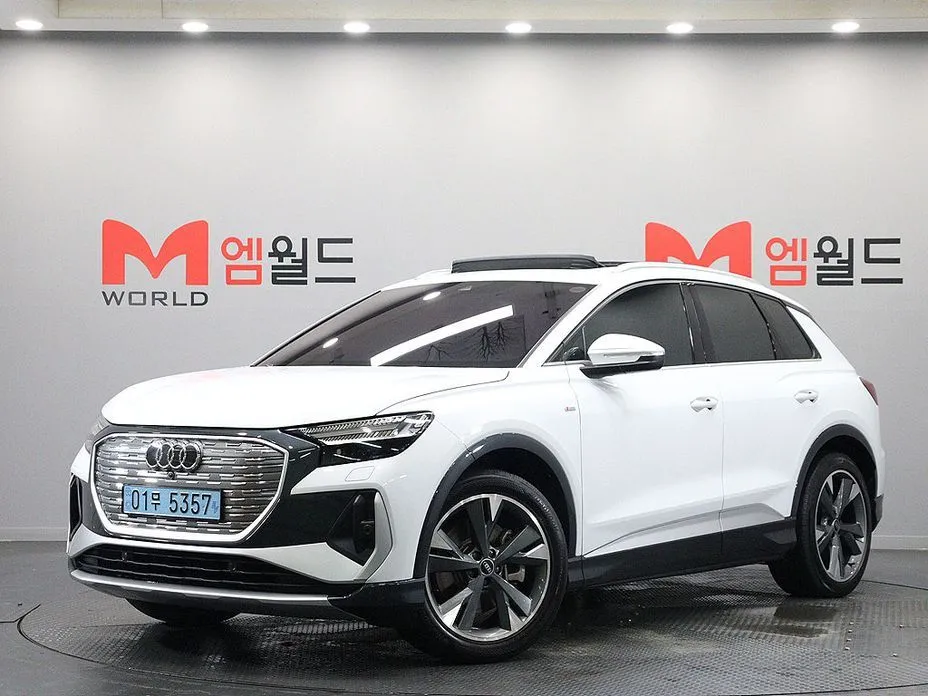 Audi Q4 e-tron — фото 1