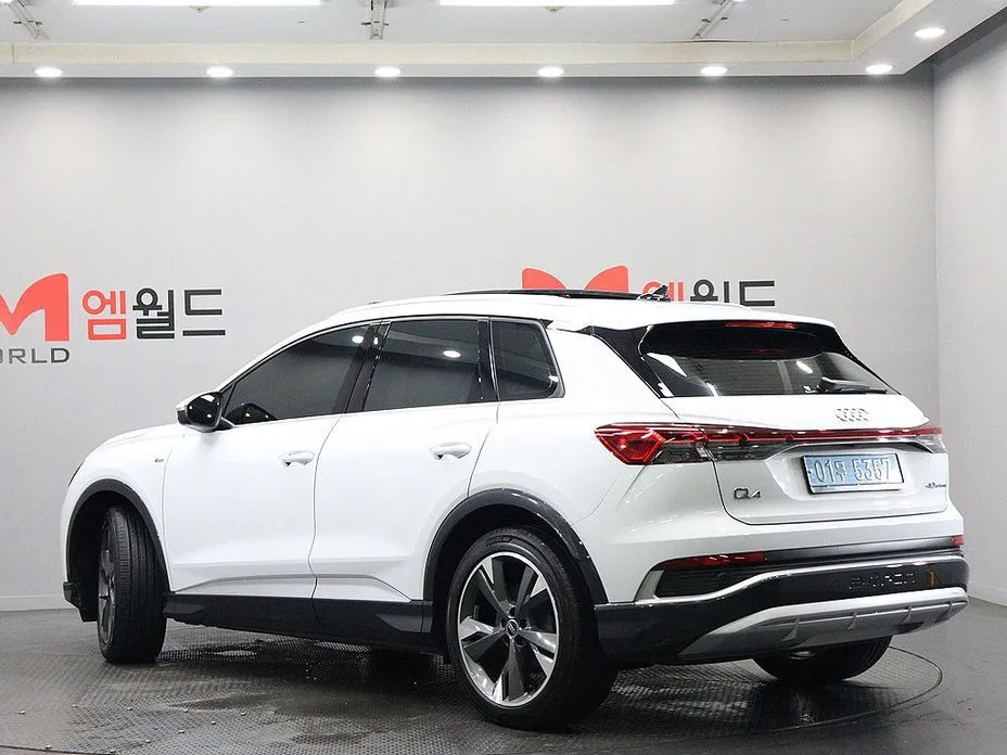 Audi Q4 e-tron — фото 6