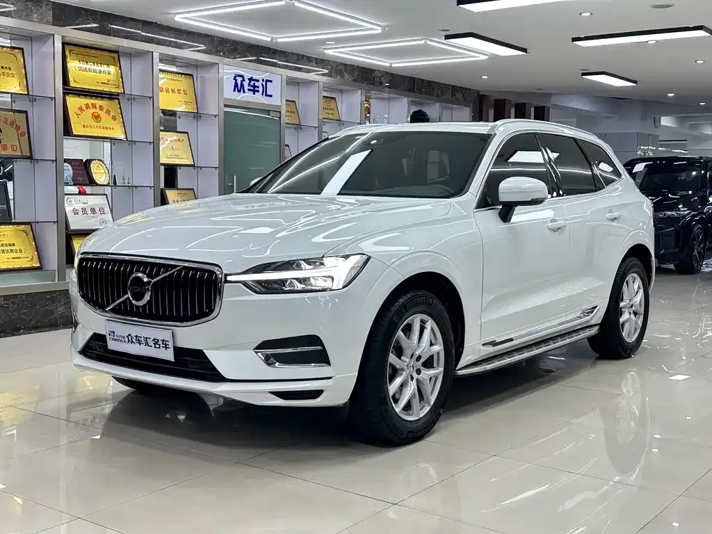 Volvo XC60 — фото 1
